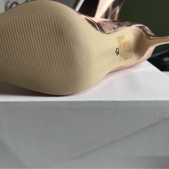 Metallic Rose Gold Pump - Picture 3 of 4